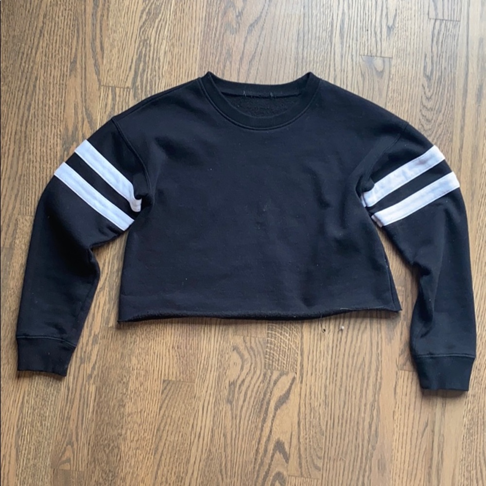 Black cropped sweatshirt